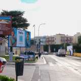 Siamo quindi a Polignano a Mare in viale San Francesco d�Assisi, nei pressi della scuola d�infanzia dedicata anch�essa al patrono d�Italia